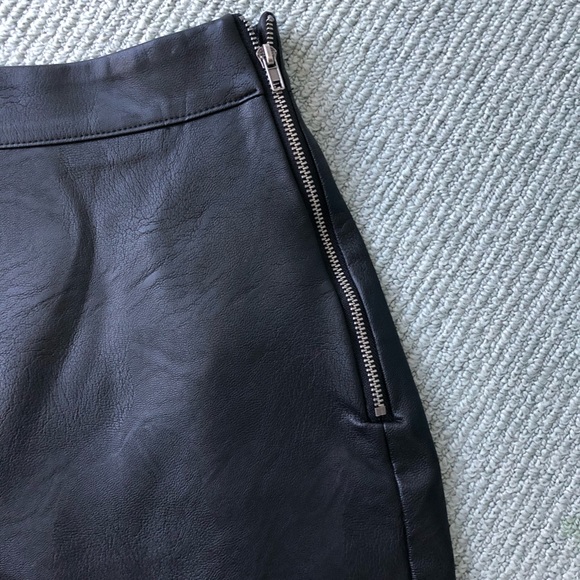 Cotton On Women’s Black Pleather Mini Skirt, Size 8 /S, Vegan Leather, New - Picture 4 of 6